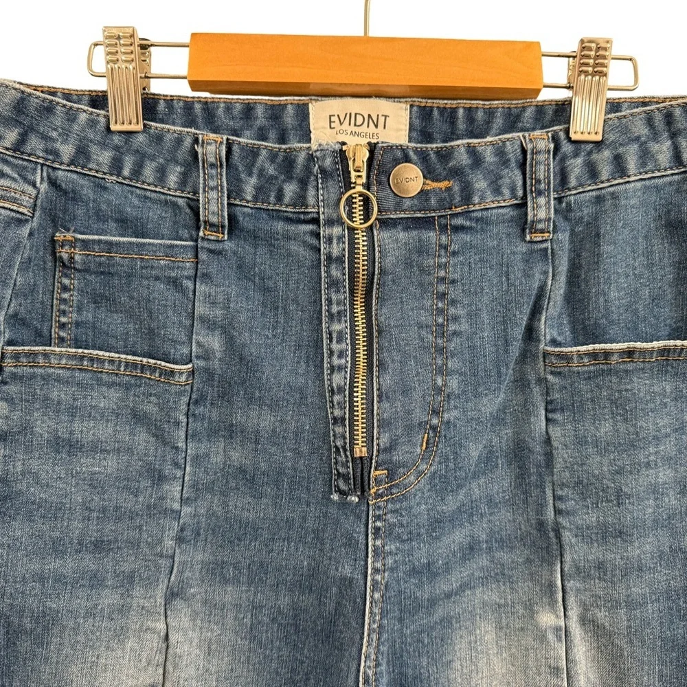 Women's Straight Leg Jeans - Blue - Picture 3 of 9